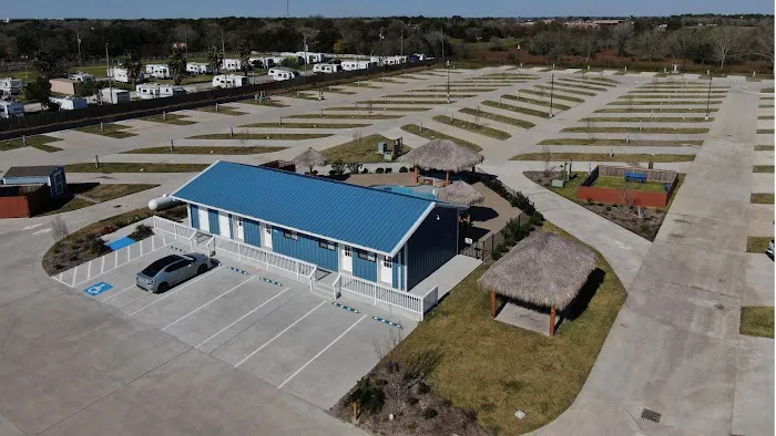 Summer Breeze Kemah RV Resort Picture 9