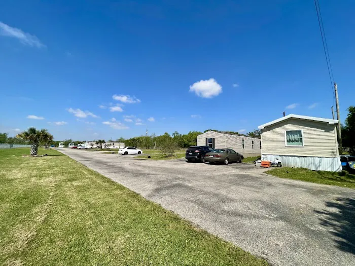 Bayshore RV & Mobile Home Park Picture 7