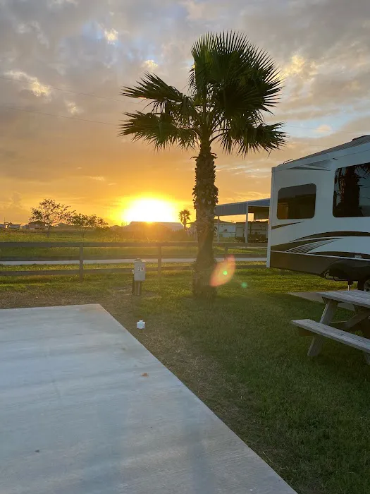 Lazy Pelican RV Park Picture 10