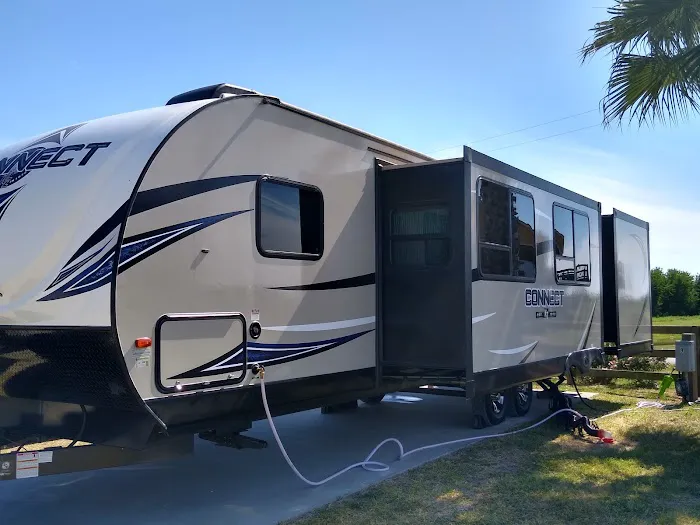 Lazy Pelican RV Park Picture 8