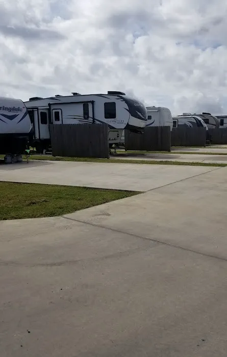 Country Club Rv Park Picture 9