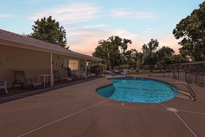 Red Bluff RV Park Picture 9