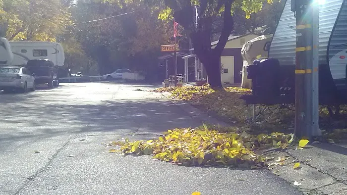 Bend Mobile Home & RV Park Picture 1