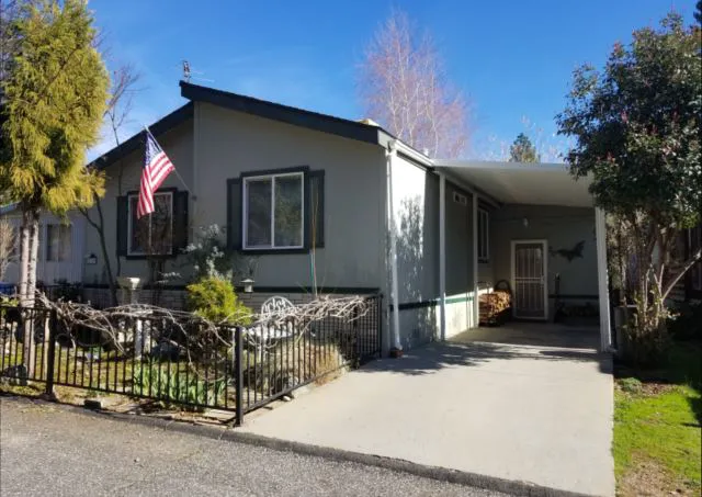 Hillcrest Mobile Home Park Picture 1