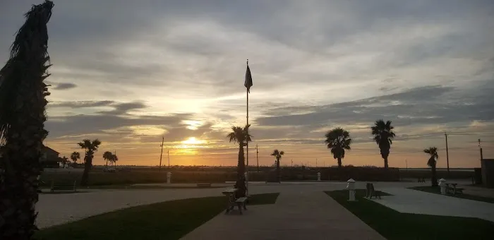 The Breeze Beachfront Resort Picture 5