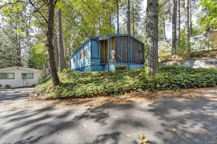 Grass Valley Mobile Home Village Picture 3