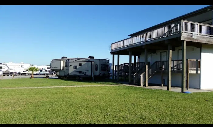 Louis' RV Park & Cabins Picture 9