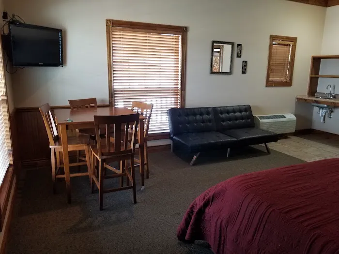 Louis' RV Park & Cabins Picture 7