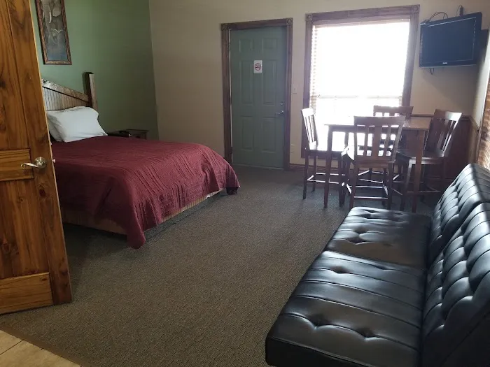 Louis' RV Park & Cabins Picture 4