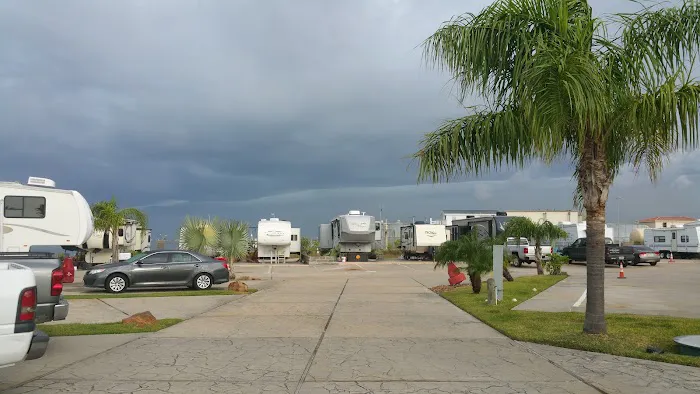 Tiki Tom's RV Park Picture 3