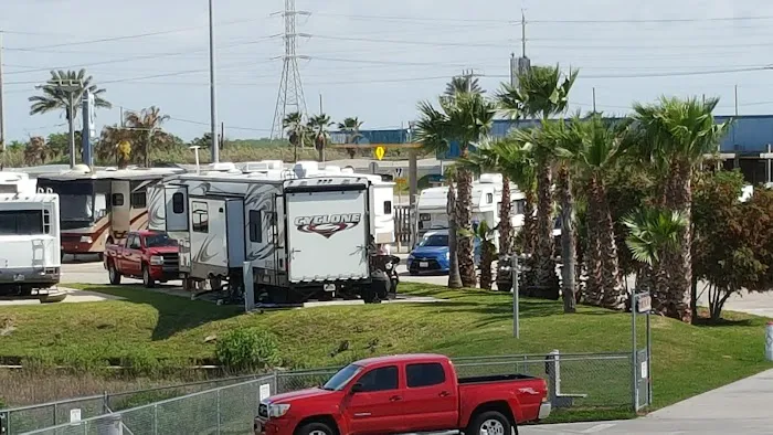Tiki Tom's RV Park Picture 2