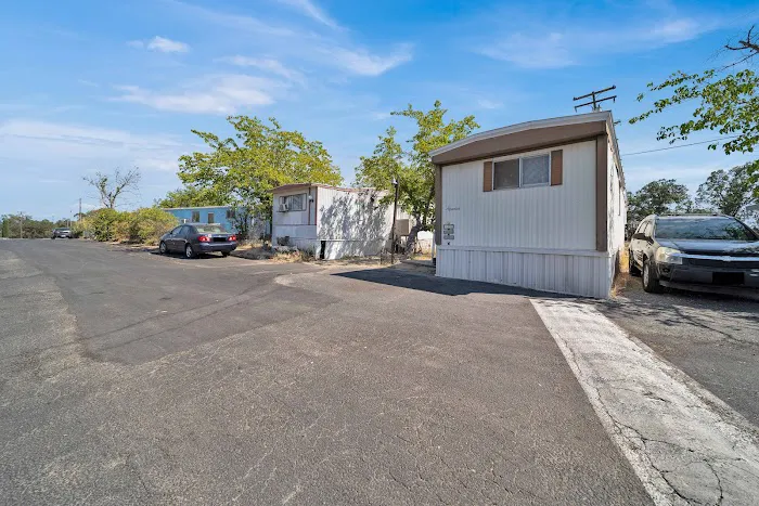 Red Hill Mobile Home Park Picture 4
