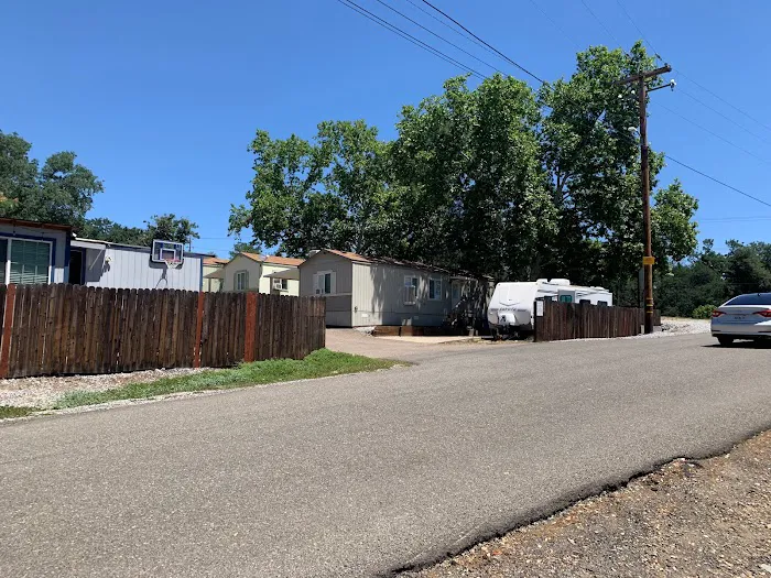 Anderson Mobile Home Park Picture 2