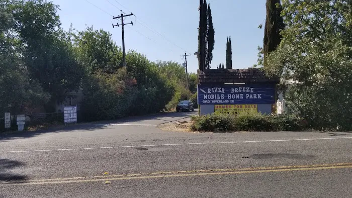 River Breeze Mobile Home Park Picture 7
