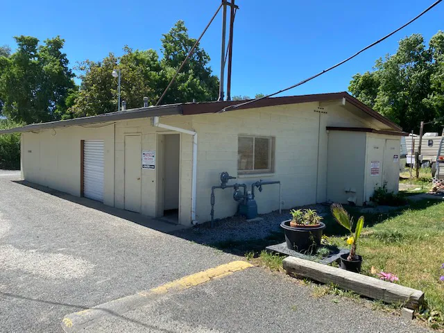 De Luxe Mobile Home Park Picture 2