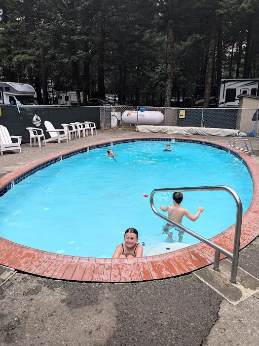 Cascade Locks / Portland East KOA Holiday Picture 6