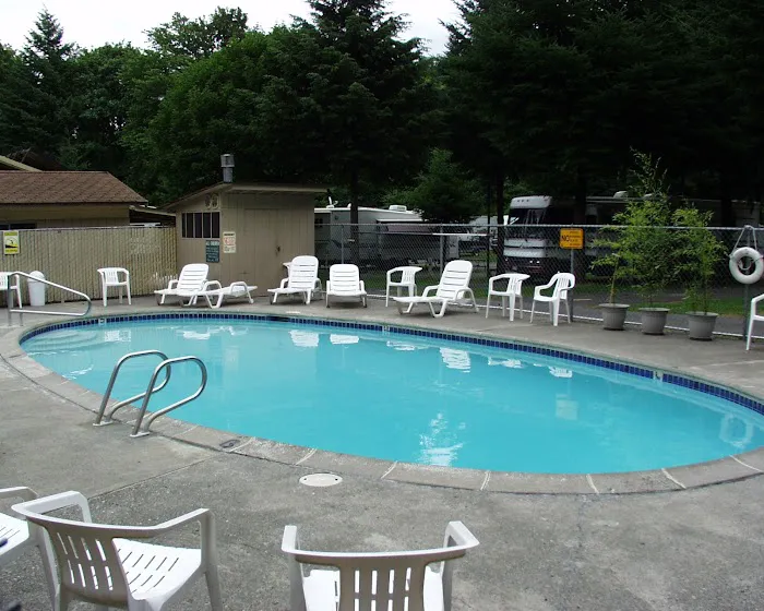 Cascade Locks / Portland East KOA Holiday Picture 8