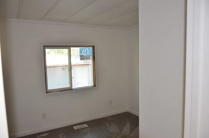 Mobile Heights Manor Picture 1
