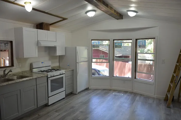 Mobile Heights Manor Picture 6