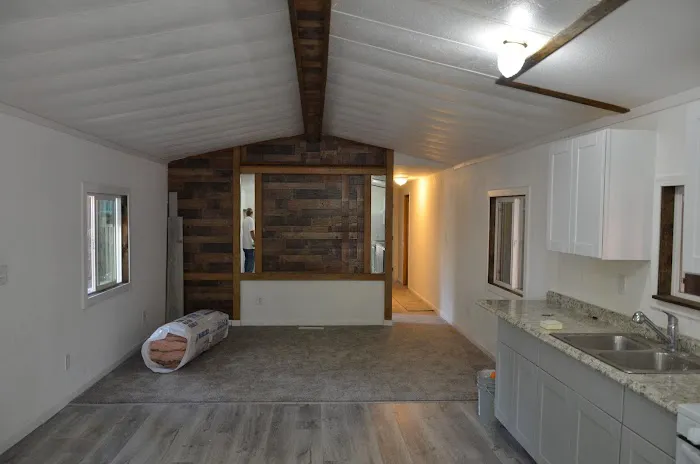 Mobile Heights Manor Picture 2