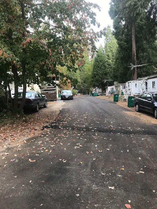Whispering Pines Mobile Home Park Picture 6