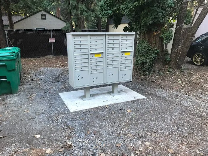 Whispering Pines Mobile Home Park Picture 3