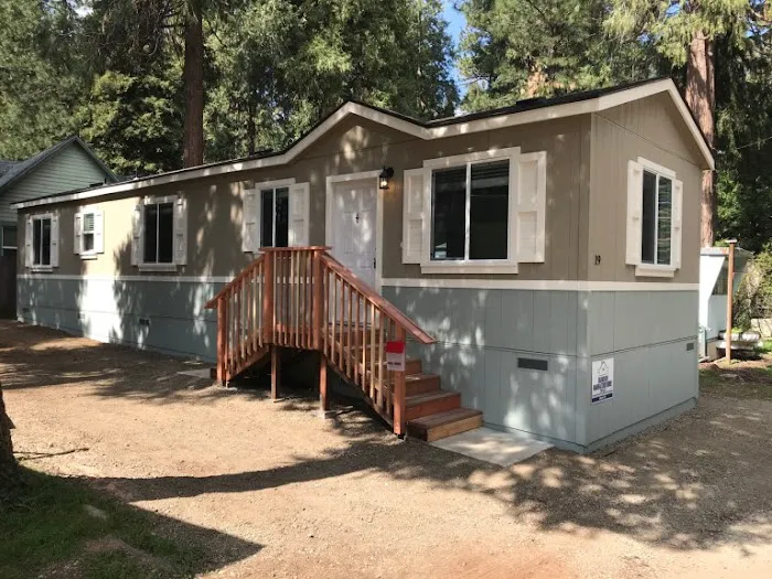 Whispering Pines Mobile Home Park Picture 5