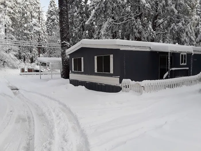 Pinecrest Mobile Home Park Picture 2