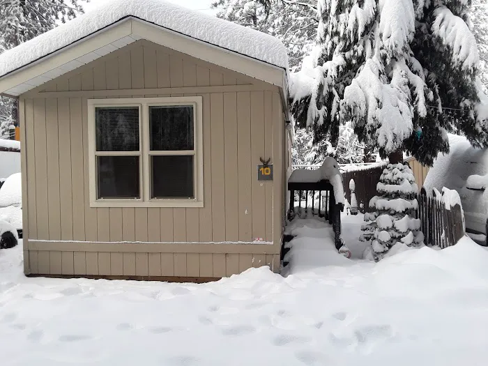 Pinecrest Mobile Home Park Picture 3