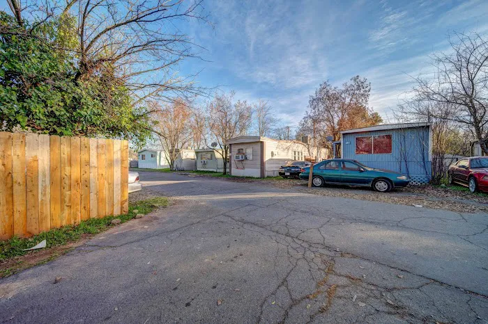 Redding Oaks Mobilehome Park Picture 3