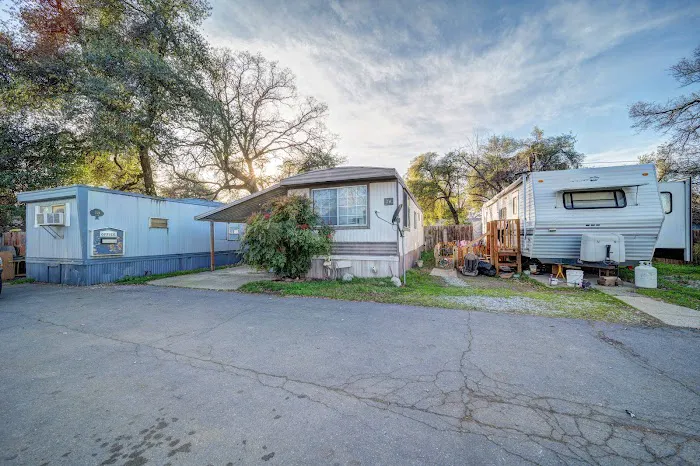 Redding Oaks Mobilehome Park Picture 6