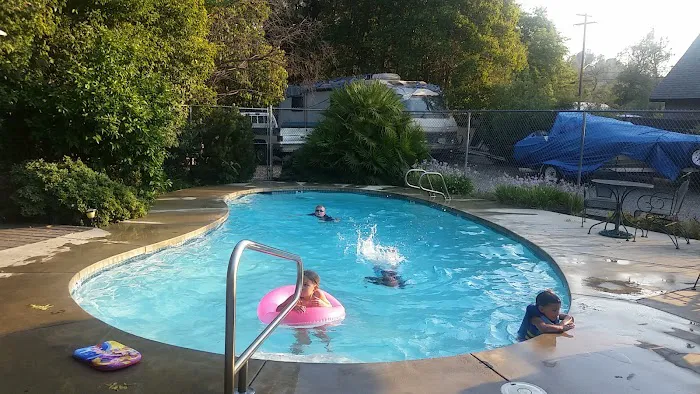 Green Acres RV Park Picture 8