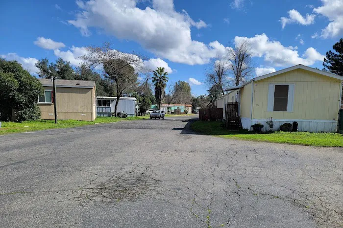 Reddingwood Mobile Home & RV Park Picture 2