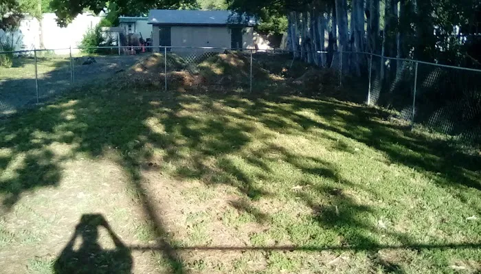 Reddingwood Mobile Home & RV Park Picture 5