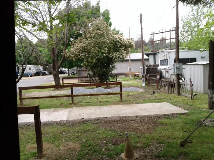 Reddingwood Mobile Home & RV Park Picture 4