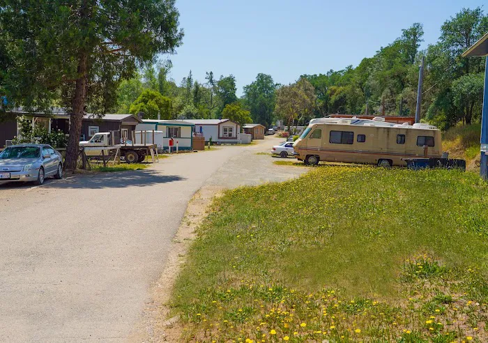 Gold Beach Manufactured Housing Community Picture 3