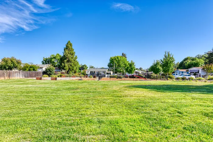 Sunset Estates Picture 6