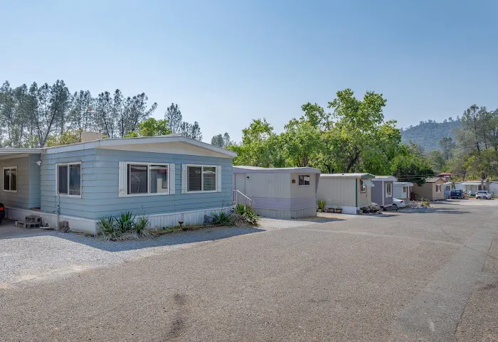 Shasta Lake Mobile Home Park Picture 2