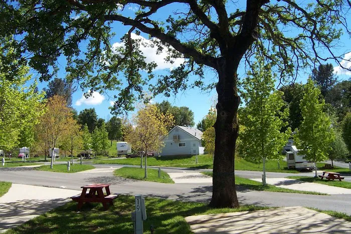 Mountain Gate RV Park and Cottages Picture 7