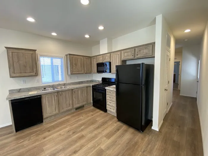 Mountain Gate Mobile Home Park Picture 3