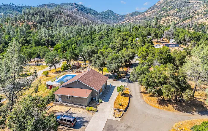 North Redding RV Village Picture 3