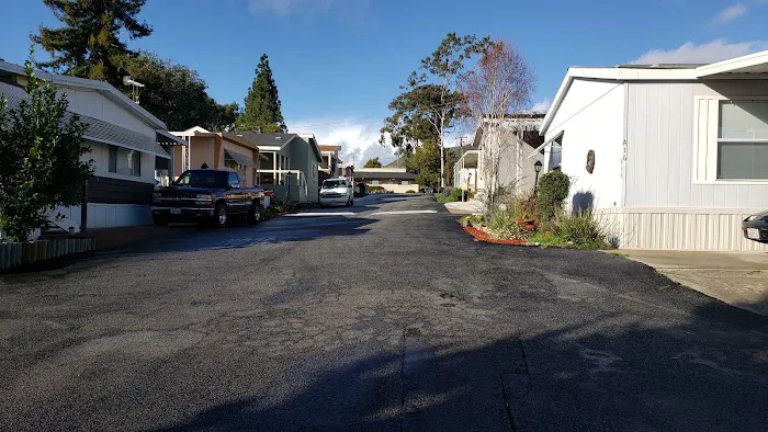 Colonial Manor Mobile Park Picture 3