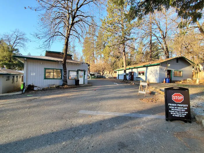 Lakeshore Villa RV Park Picture 7