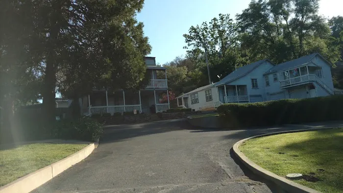 Cedar Oaks Mobile Home Park Picture 3