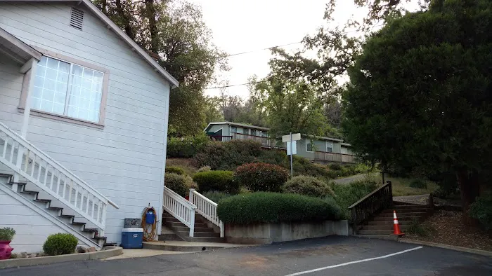 Cedar Oaks Mobile Home Park Picture 2