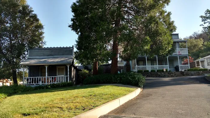 Cedar Oaks Mobile Home Park Picture 4