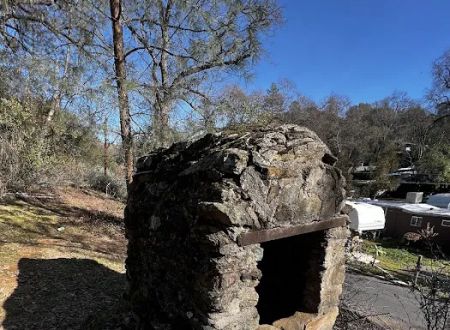 Twin Pines Mobilehome Park