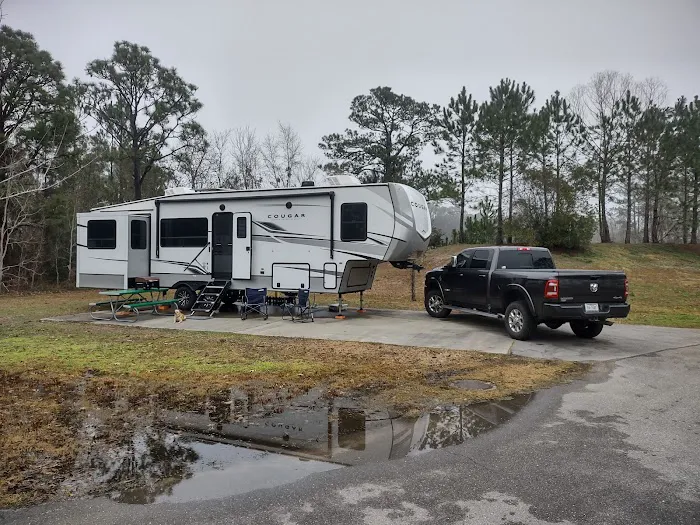 Shields RV FamCamp Picture 4