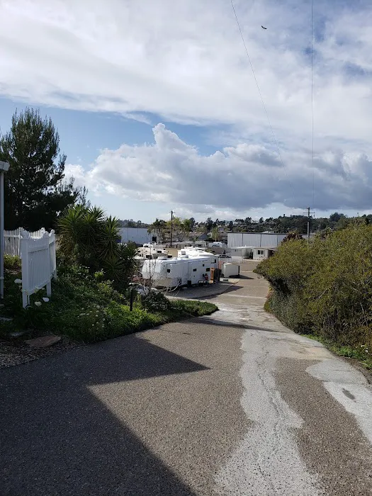 Vagabond Mobile Home Park Picture 9