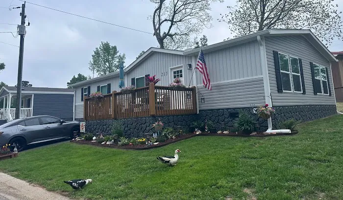 Cedar Village Manufactured Housing Picture 9